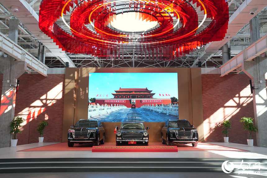 “红旗荣耀”展区展出的检阅车。人民网记者 李洋摄